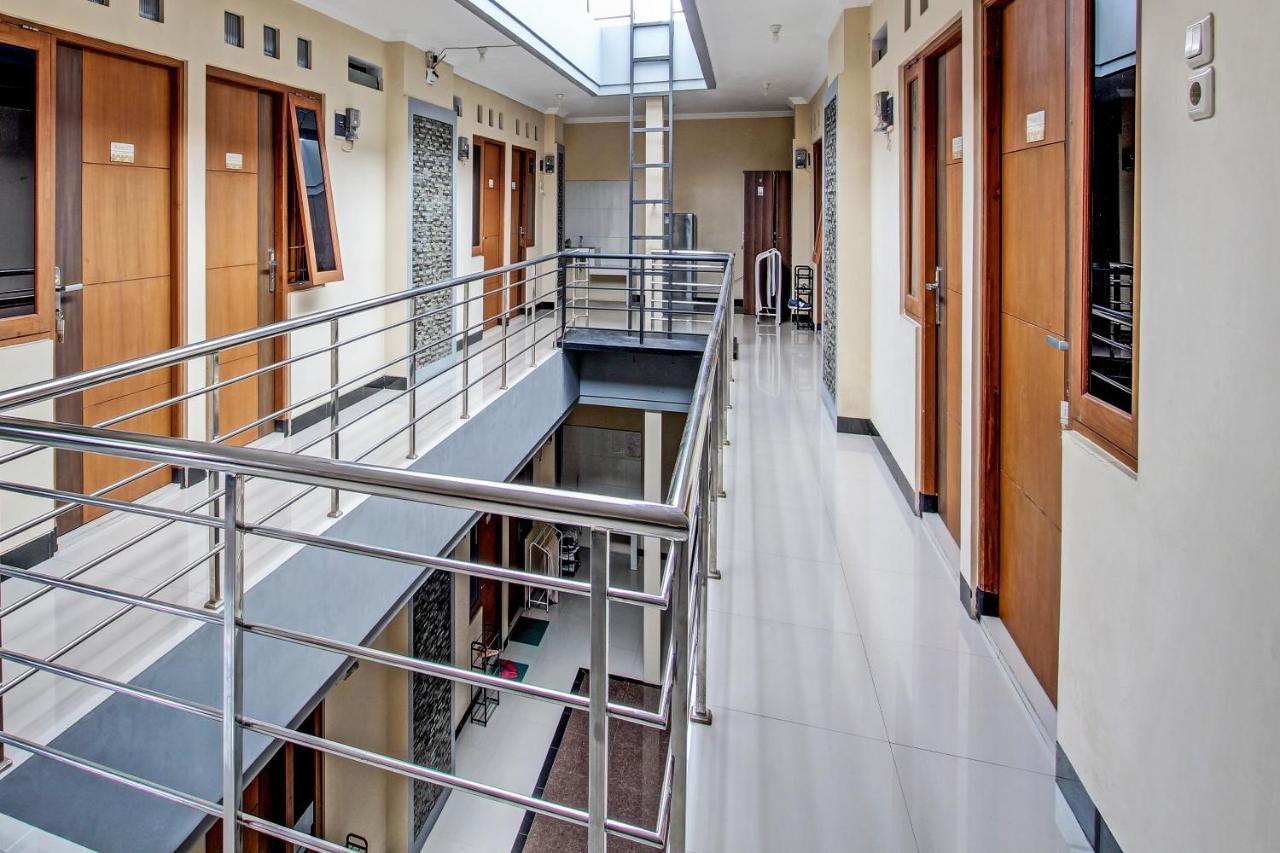Hotel Oyo 91729 Griya Monjari Surakarta (Solo)